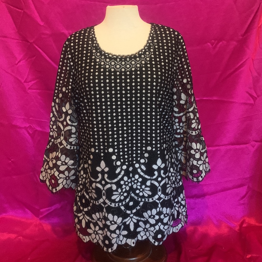 dress top by Isaac mizrahi size Large. Black white paisley sleeves